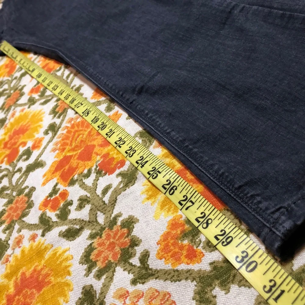 Lee Perfect Fit Gray Jean size 10M